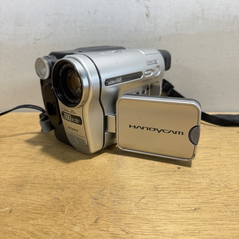 Sony CCD-TRV138 Hi8 8mm Handycam Camcorder Tested Video Camera No Battery In Y2K